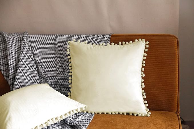 Pagnanno - Poms - Set of 2 Soft Velvet Cushion Covers
