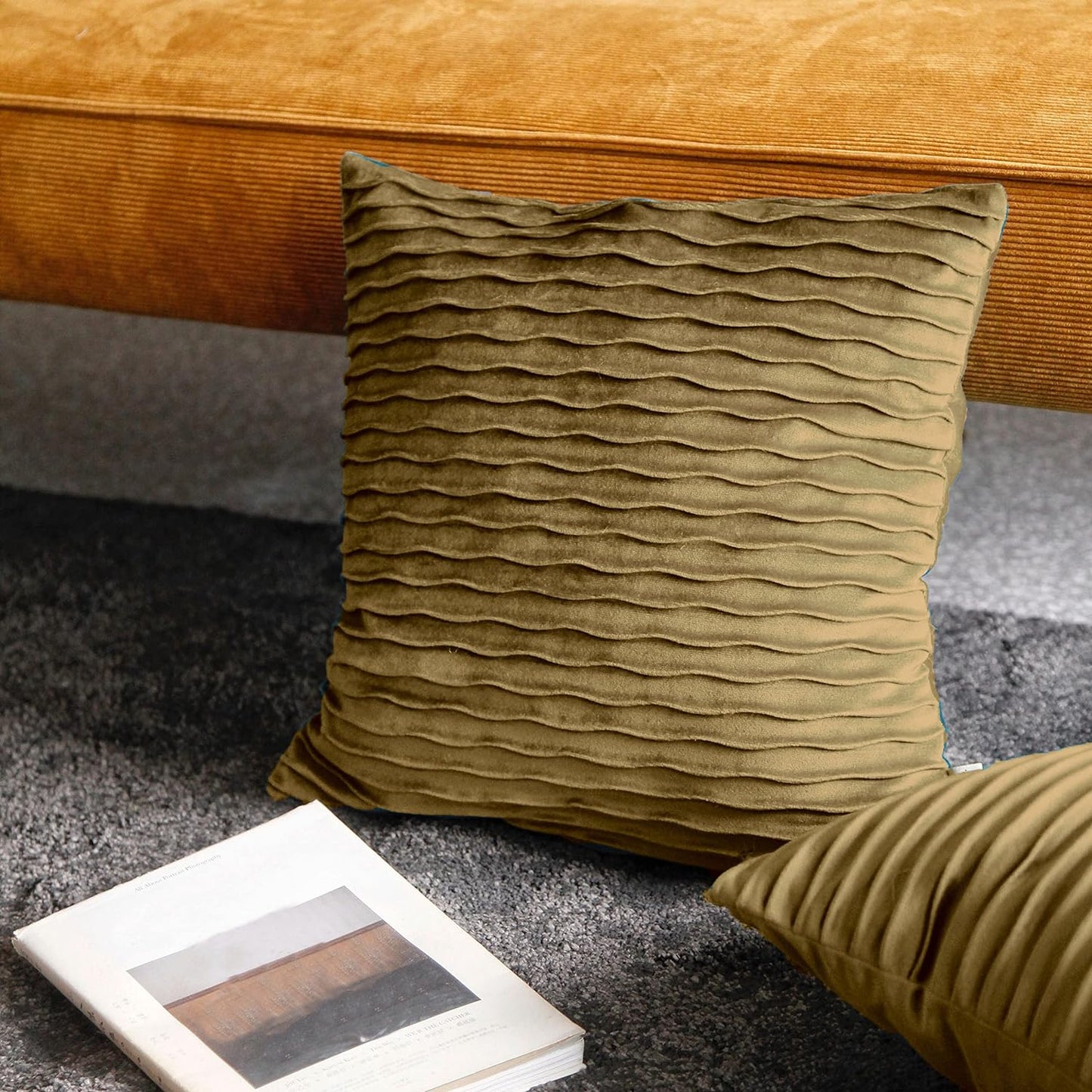 Pagnanno - Waves - Velvet Cushion Covers Set of 2