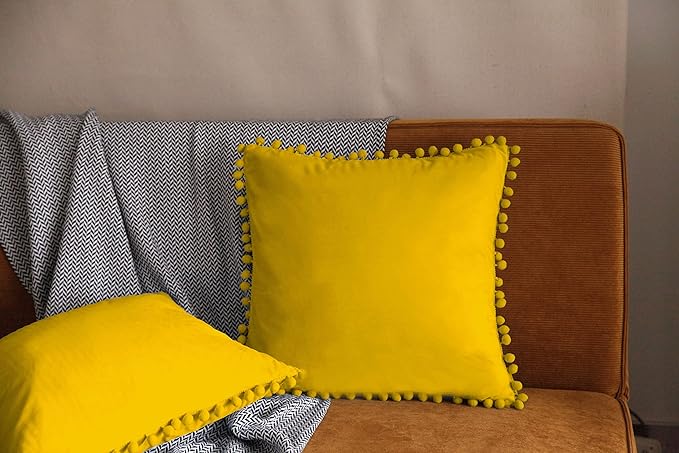 Pagnanno - Poms - Set of 2 Soft Velvet Cushion Covers