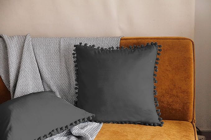 Pagnanno - Poms - Set of 2 Soft Velvet Cushion Covers