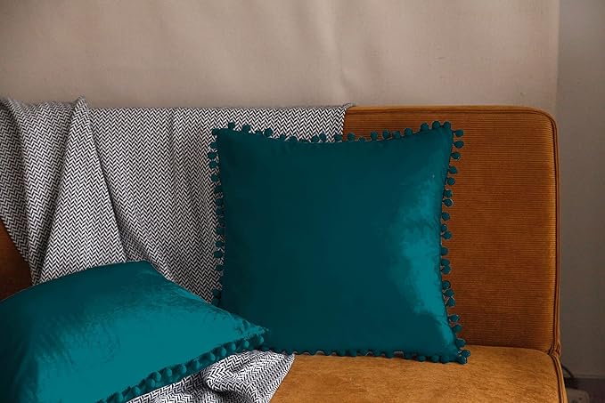 Pagnanno - Poms - Set of 2 Soft Velvet Cushion Covers